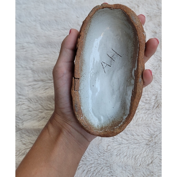 Red clay with white glaze pottery face - Picture 15 of 16